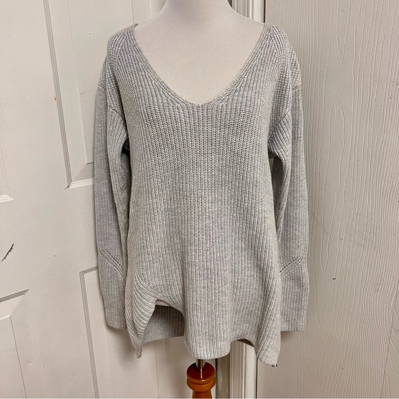 Cabi V Pullover Sweater 3531 I4 - Picture 2 of 8